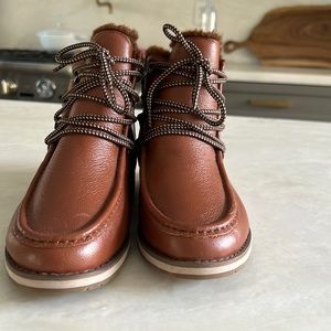 NWT Emu Margel booties. Real sherpa lined. Caramel leather.